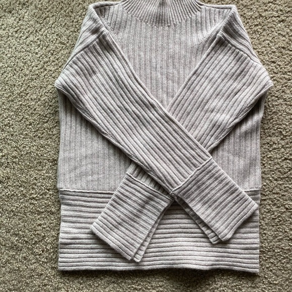 Club Monaco Cashmere Sweater - Picture 3 of 3